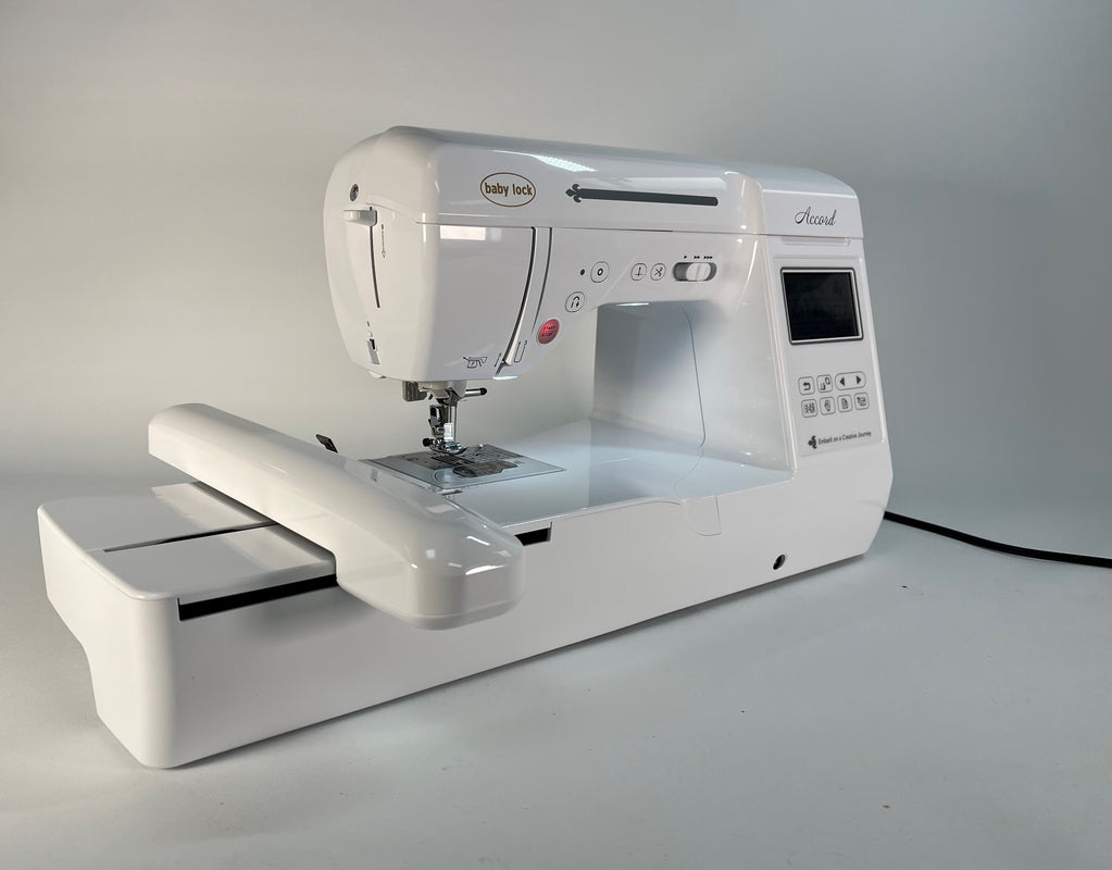 used Baby Lock ACCORD sewing and embroidery machine (LIKE NEW) Aurora