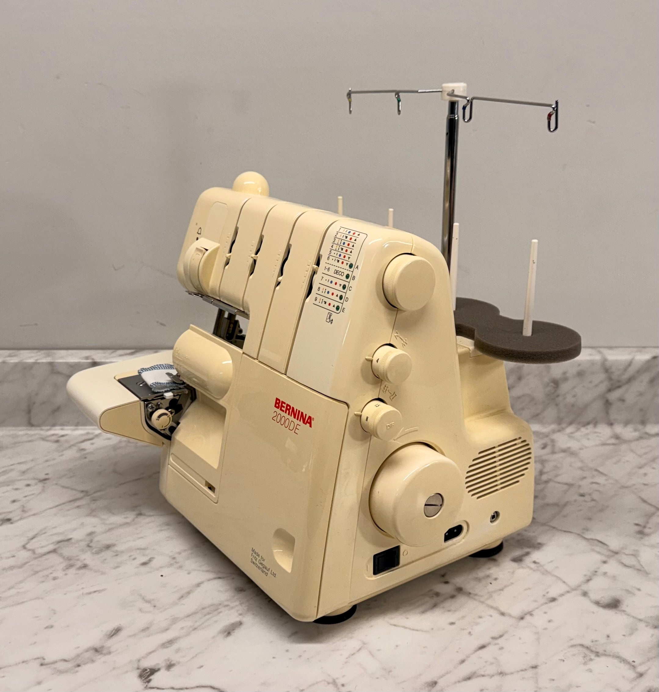 used BERNINA 2000 DE Serger – Aurora Sewing Center